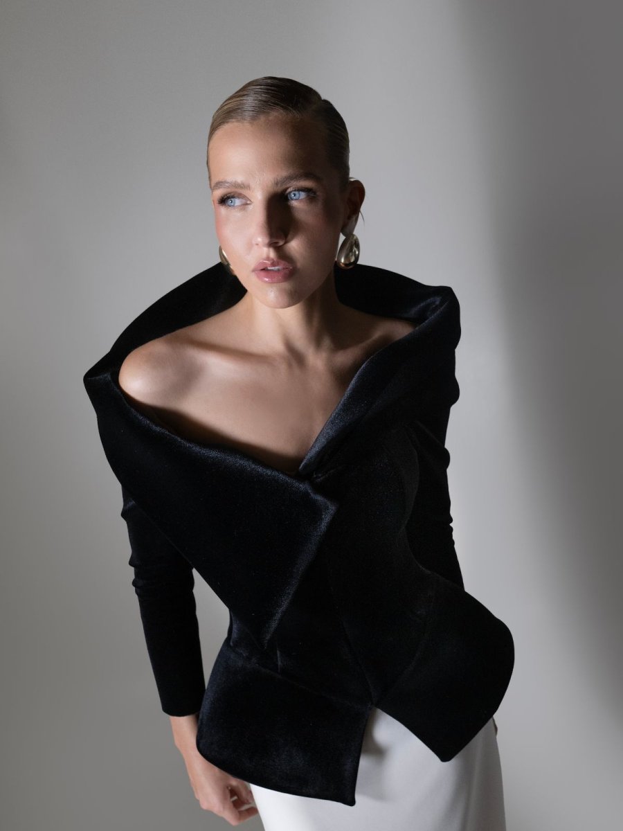 OFF-SHOULDER VELVET JACKET